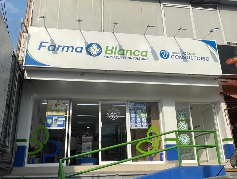 Fachada FarmaBlanca Cedros