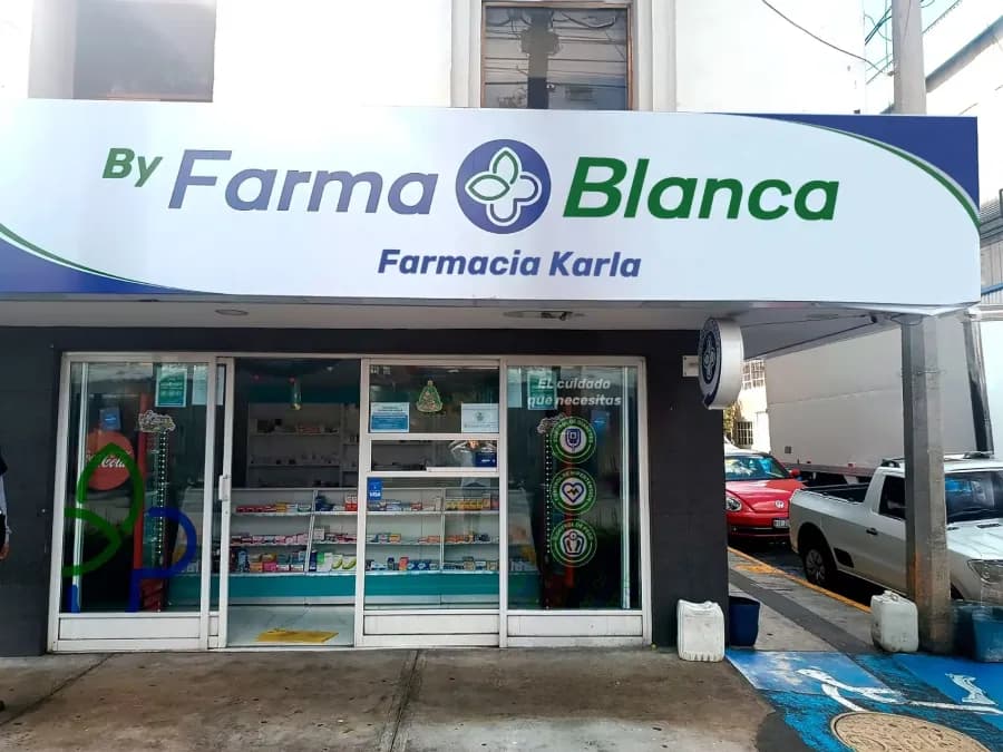 Fachada FarmaBlanca Farmacia Karla