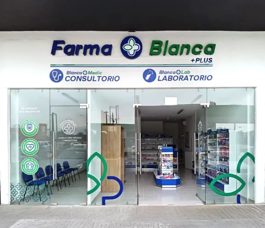 Fachada FarmaBlanca La Pedrera