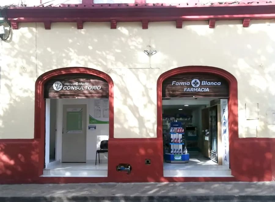 Fachada FarmaBlanca San Cristóbal